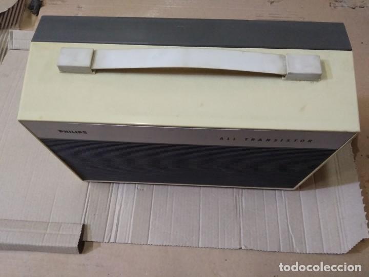 Radios antiguas: Tocadiscos portatil Philips - Foto 3