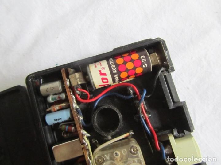 Radios antiguas: Curiosa radio en forma de cassette - Foto 11