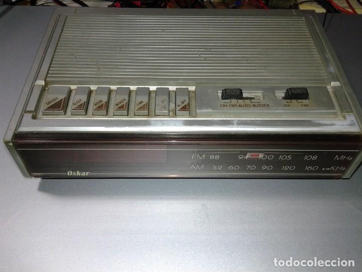Radios antiguas: RADIO RELOJ OSKAR PARA MESILLA - Foto 1