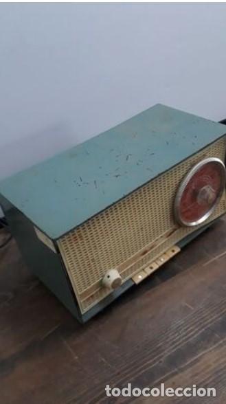 Radios antiguas: RADIO PHILIPS..DIAL EN ROJO.VINTAGE. - Foto 2