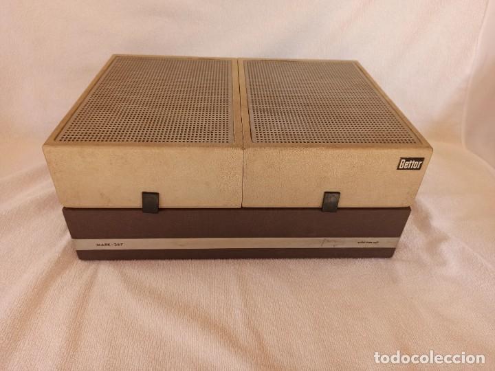 Radios antiguas: Radio - tocadiscos port&aacute;til Bettor, modelo Mark 267 - Foto 10