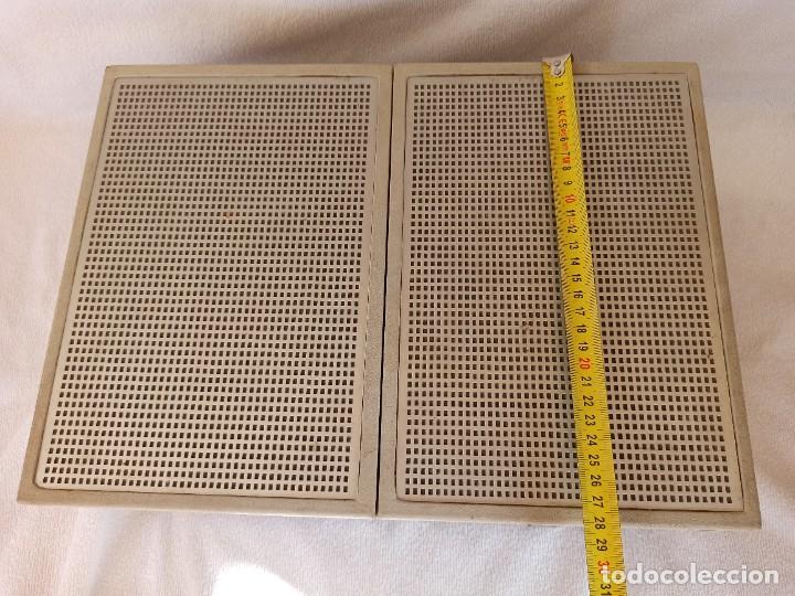 Radios antiguas: Radio - tocadiscos port&aacute;til Bettor, modelo Mark 267 - Foto 13