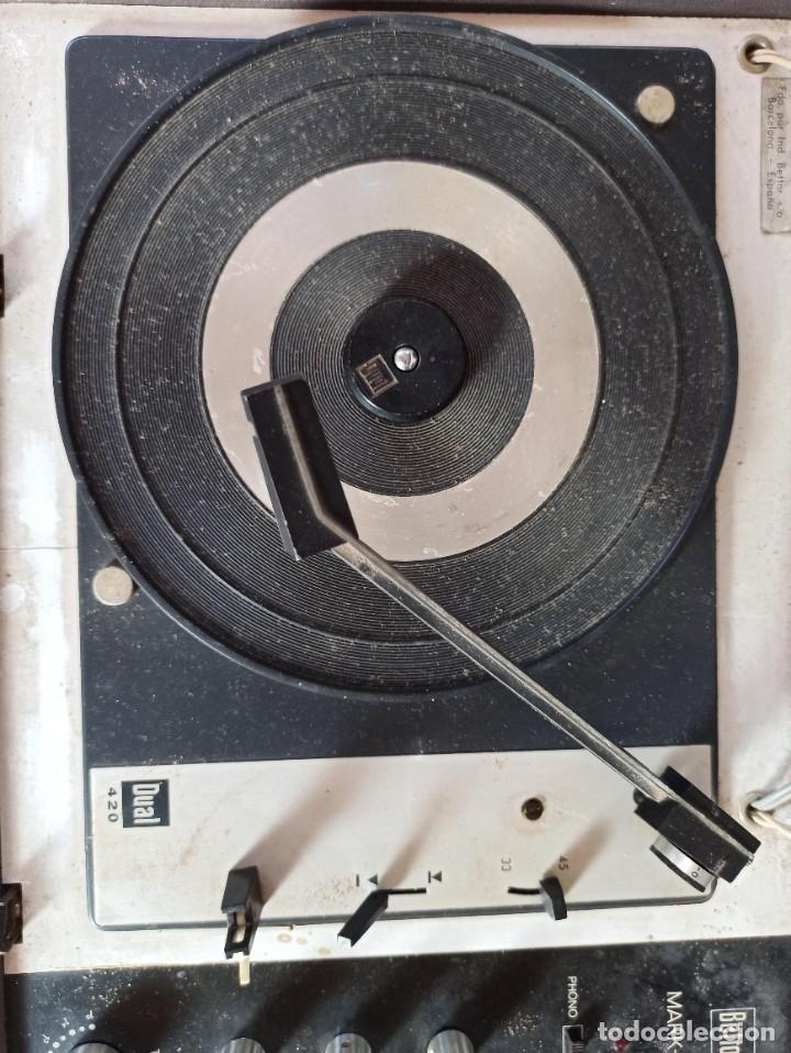 Radios antiguas: Radio - tocadiscos port&aacute;til Bettor, modelo Mark 267 - Foto 16