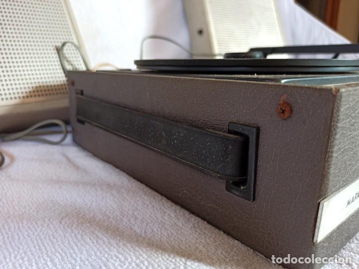 Radios antiguas: Radio - tocadiscos port&aacute;til Bettor, modelo Mark 267 - Foto 19