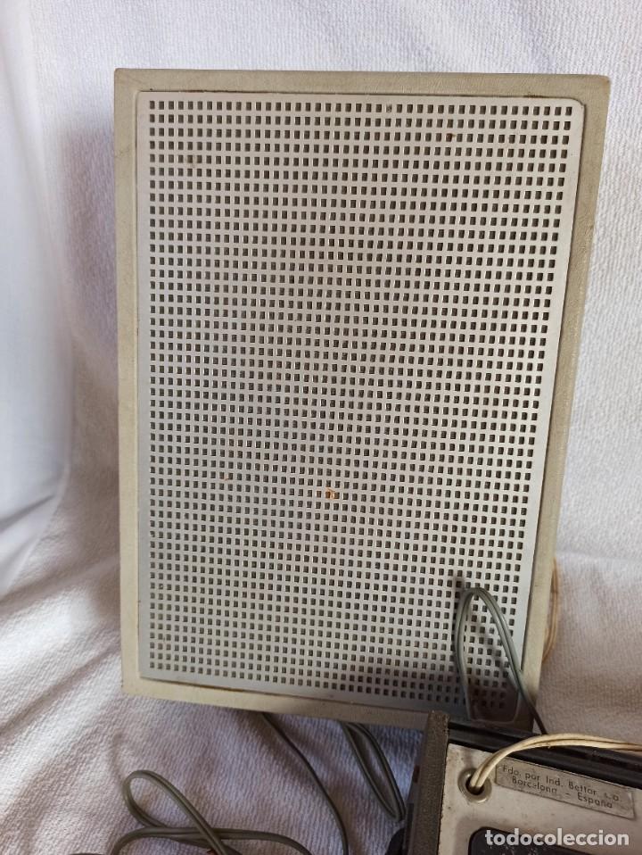 Radios antiguas: Radio - tocadiscos port&aacute;til Bettor, modelo Mark 267 - Foto 23