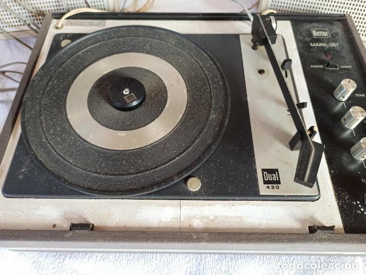 Radios antiguas: Radio - tocadiscos port&aacute;til Bettor, modelo Mark 267 - Foto 25