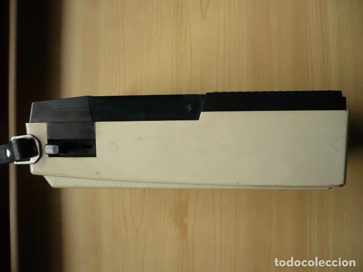 Radios antiguas: Grabador Sanyo con dos micr&oacute;fonos. - Foto 9