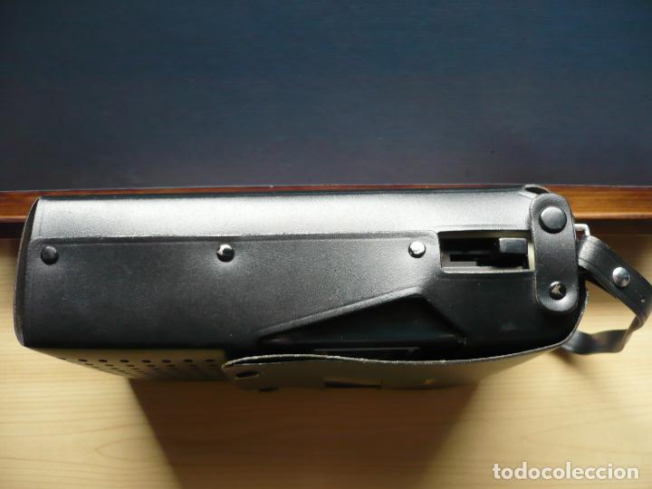 Radios antiguas: Grabador Sanyo con dos micr&oacute;fonos. - Foto 14