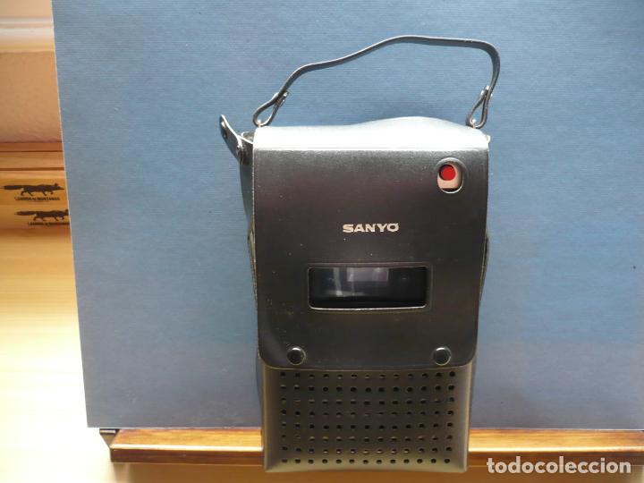 Radios antiguas: Grabador Sanyo con dos micr&oacute;fonos. - Foto 1