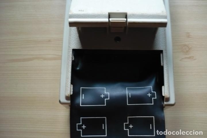 Radios antiguas: Grabador Sanyo con dos micr&oacute;fonos. - Foto 15
