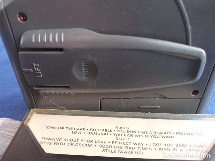 Radios antiguas: WALKMAN PHILIPS AQ6401CASSETTE PLAYER DBB con una cassette,24 Exitos - Foto 5