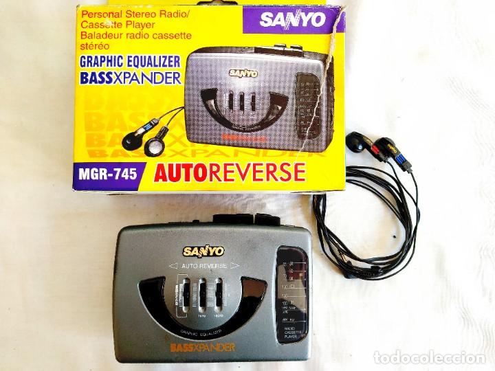Baladeur cassettes SANYO. Stereo cassette player AM / FM radio