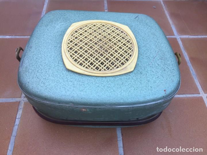 Radios antiguas: TOCADISCOS PORTATIL HEKTOR ETOILE - Foto 2