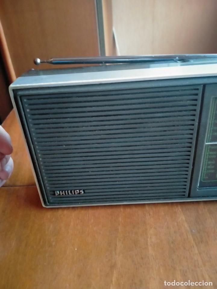 Radios antiguas: Radio transistor PHILIPS 90 Rl 300 Funcionando - Foto 3