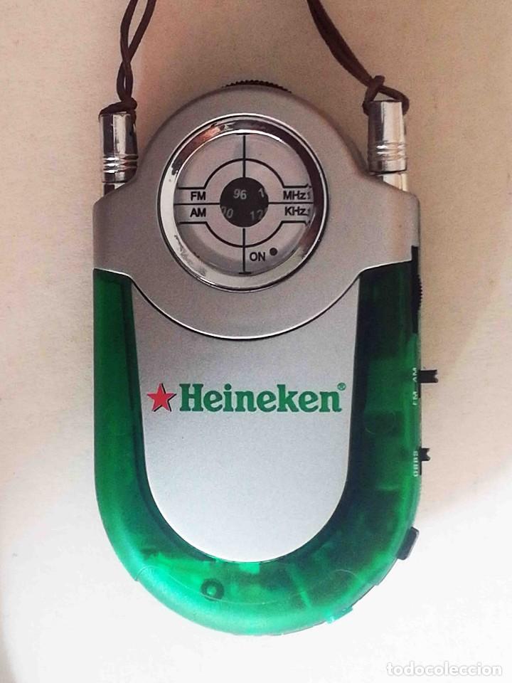 Radios antiguas: Radio Heineken funcionando + soporte silla - Foto 2