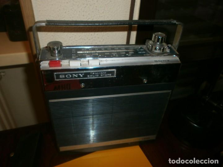 Radios antiguas: Radio Sony Solid State de los 80 - funda de cuero - funcionando. Raro - Foto 5