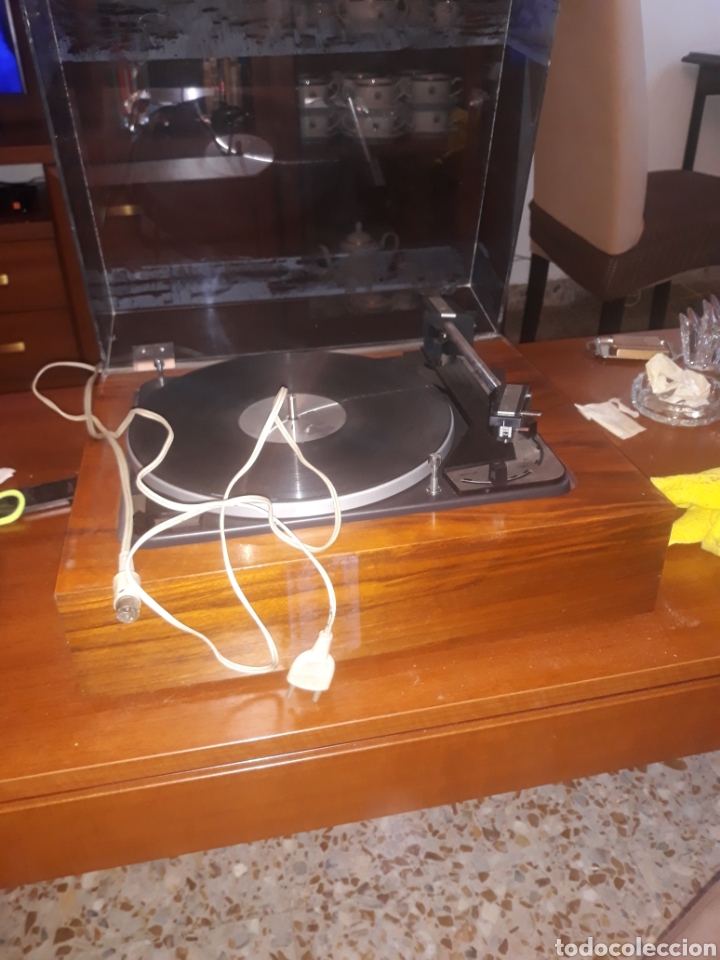 Radios antiguas: TOCADISCOS ANTIGUO. Discos VINILO. - Foto 2