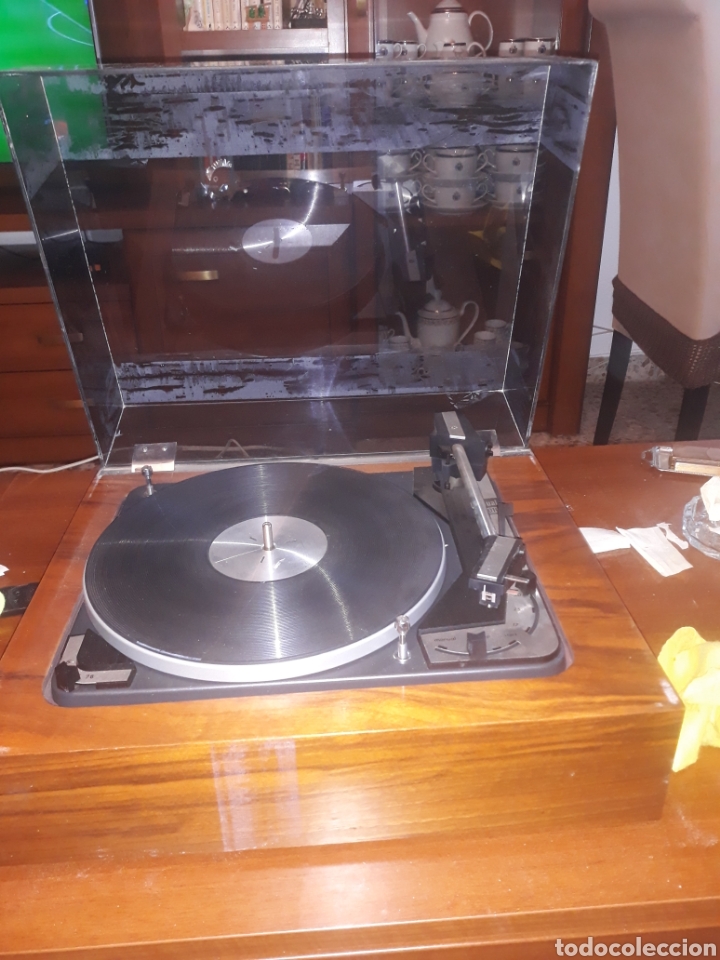 Radios antiguas: TOCADISCOS ANTIGUO. Discos VINILO. - Foto 1