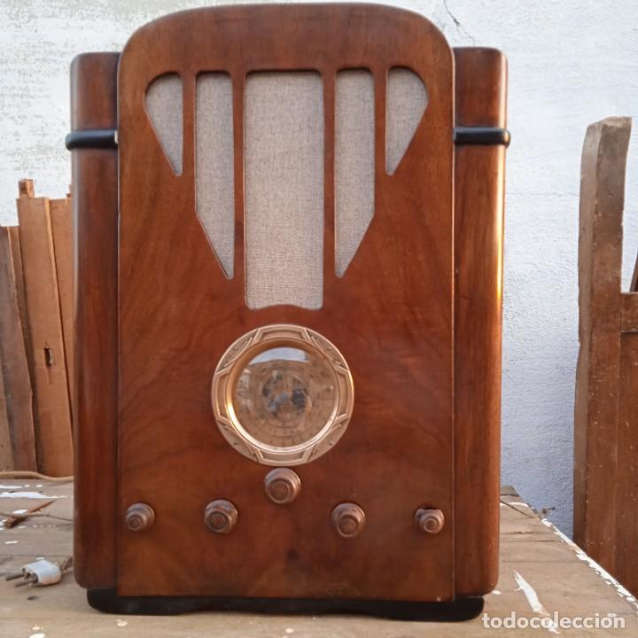 Radios antiguas: Radio de v&aacute;lvulas Marca Continental - Foto 1