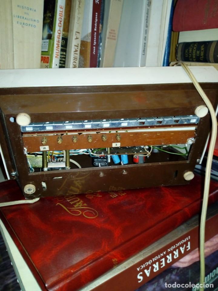 Radios antiguas: Trans-Vox altavoz para teléfono, 220V. enciende, desconozco funcionamiento altura 13 cm. 26X16 cm. - Foto 4 - 302887363