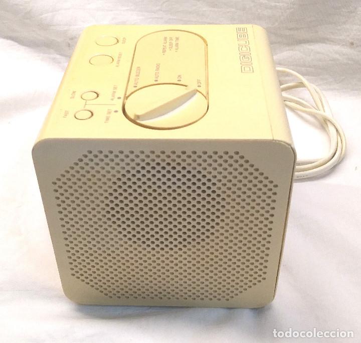 Radios antiguas: Radio DigiCube de Sony, Reloj Despertador, Funciona - Foto 3