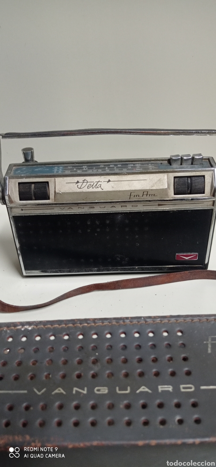 Radios antiguas: Radio Vanguard Delta con su funda. - Foto 1