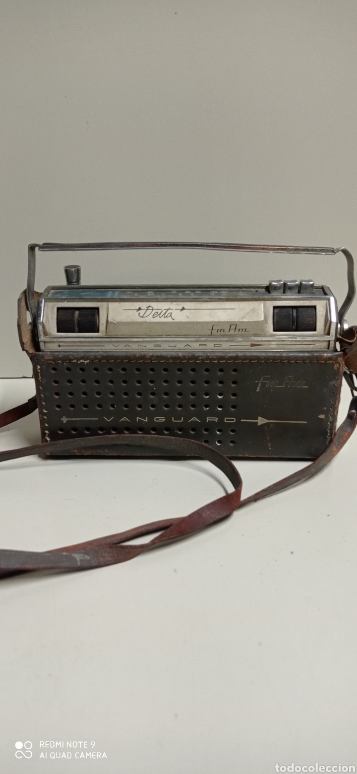Radios antiguas: Radio Vanguard Delta con su funda. - Foto 2