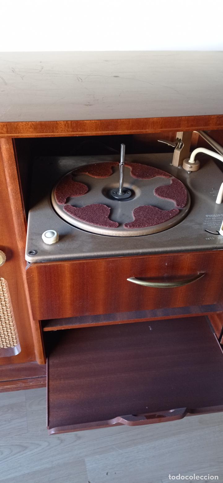 Radios antiguas: MUEBLE CON RADIO Y TOCADISCOS - Foto 3