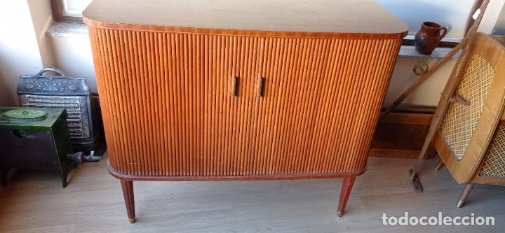 Radios antiguas: MUEBLE CON RADIO Y TOCADISCOS - Foto 4