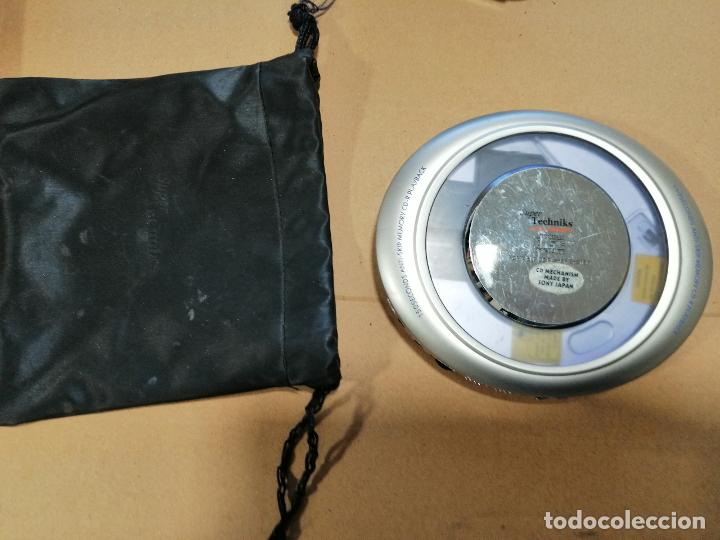 Radios antiguas: Reproductor compact disc port&aacute;til. Super Techniks - Foto 1