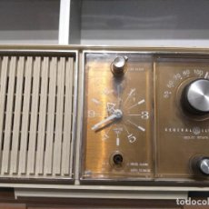 Radios antiguas: RADIO RELOJ DE GENERAL ELECTRIC AÑO 1970 MOD.PBC2420F. Lote 331841598