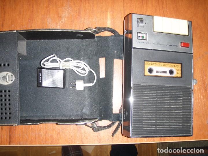 Radios antiguas: REPRODUCTOR CASSETTE SANYO FUNCIONANDO CON EL MICROFONO - Foto 3