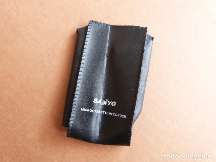 Radios antiguas: Funda microcassette recorder SANYO - Foto 1