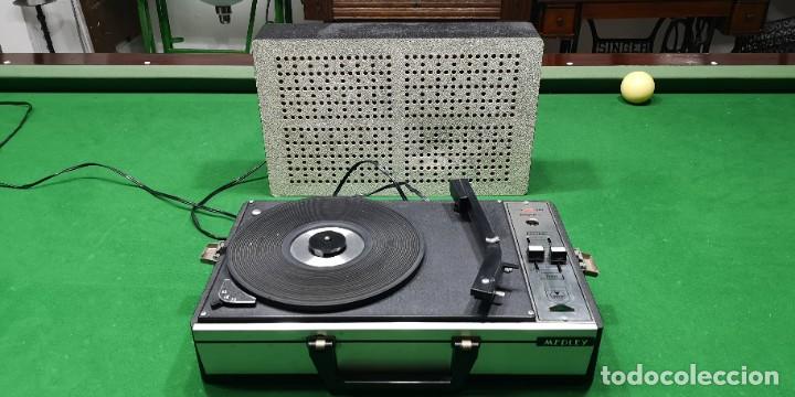 Radios antiguas: Tocadiscos MEDLEY Magneto REF. TCM 4224 - Foto 1 - 339336843