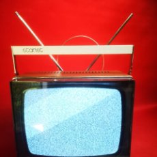 Radios antiguas: TELEVISOR PORTÁTIL RETRO VINTAGE TELEFUNKEN STARLET KB-11 AÑO 1973 FUNCIONANDO. Lote 341746493