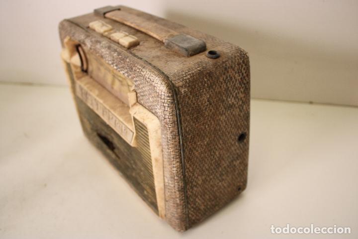 Radios antiguas: Radio Transistor Socradel Bambistor De 1957 para restaurar - Foto 2
