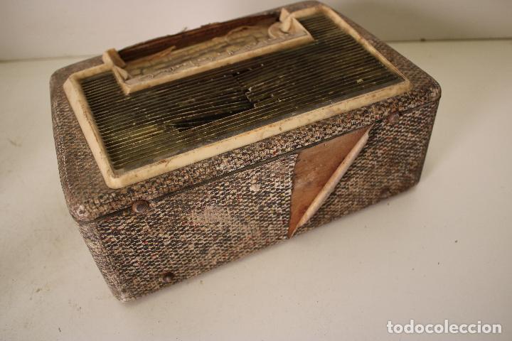 Radios antiguas: Radio Transistor Socradel Bambistor De 1957 para restaurar - Foto 3