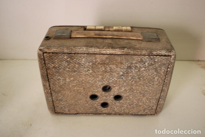 Radios antiguas: Radio Transistor Socradel Bambistor De 1957 para restaurar - Foto 5