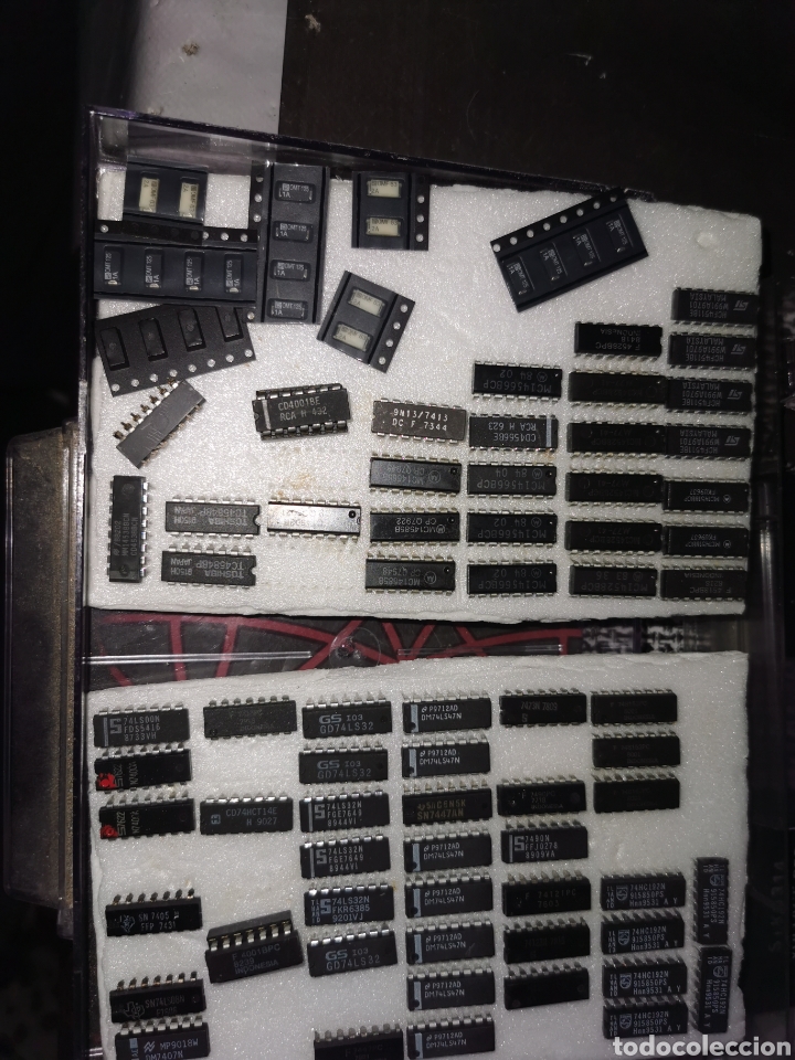 Radios antiguas: Componentes electr&oacute;nicos, con las cajistas de la foto - Foto 3