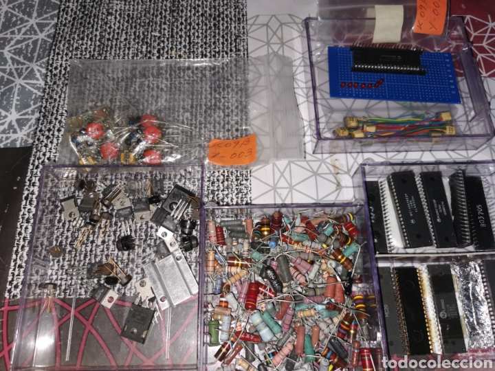 Radios antiguas: Componentes electr&oacute;nicos, con las cajistas de la foto - Foto 1