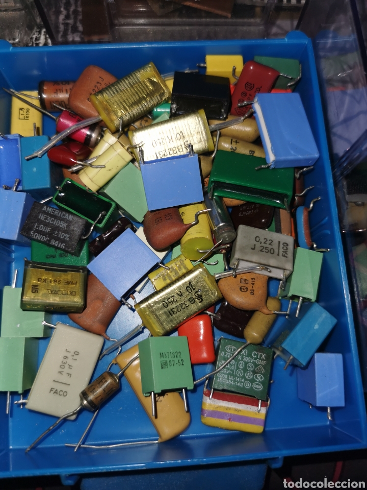 Radios antiguas: Componentes electr&oacute;nicos, con las cajistas de la foto - Foto 2