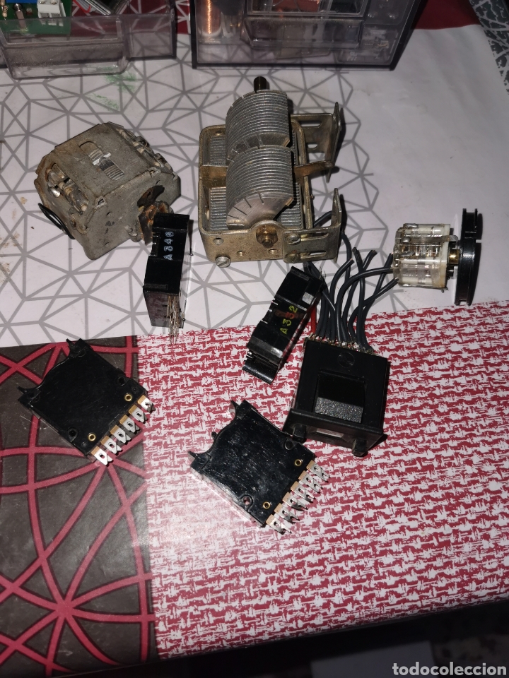 Radios antiguas: Componentes electr&oacute;nicos, con las cajistas de la foto - Foto 6