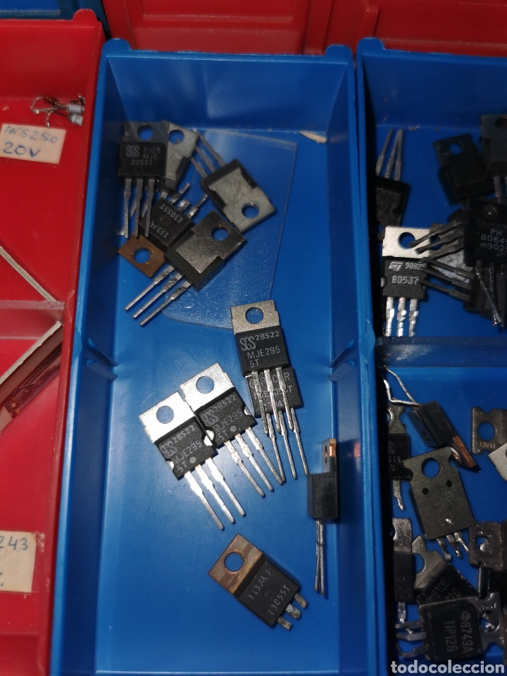 Radios antiguas: Componentes electr&oacute;nicos, con las cajistas de la foto - Foto 4
