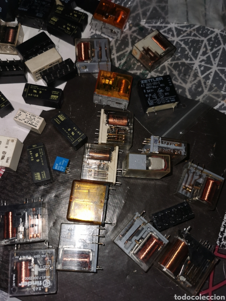 Radios antiguas: Componentes electr&oacute;nicos, con las cajistas de la foto - Foto 2