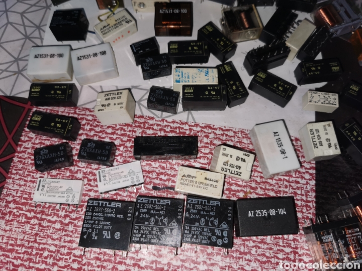 Radios antiguas: Componentes electr&oacute;nicos, con las cajistas de la foto - Foto 1