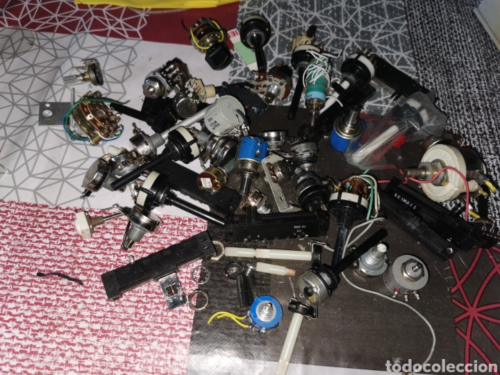 Radios antiguas: Componentes electr&oacute;nicos, con las cajistas de la foto - Foto 3