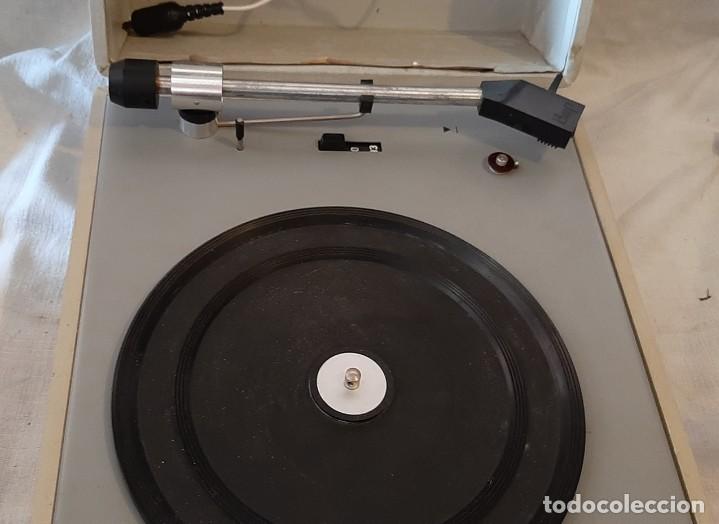 Radios antiguas: Antiguo tocadisco Akzent - Foto 2