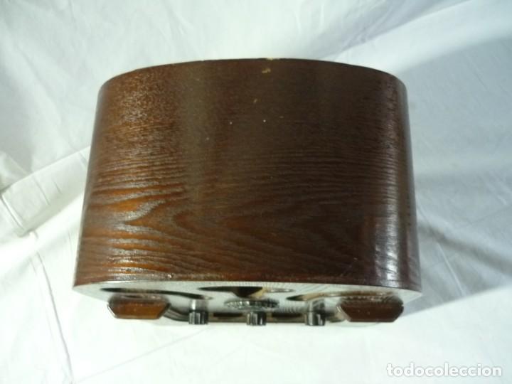 Radios antiguas: Radio Audiosound de madera con cassette funcionando - Foto 6
