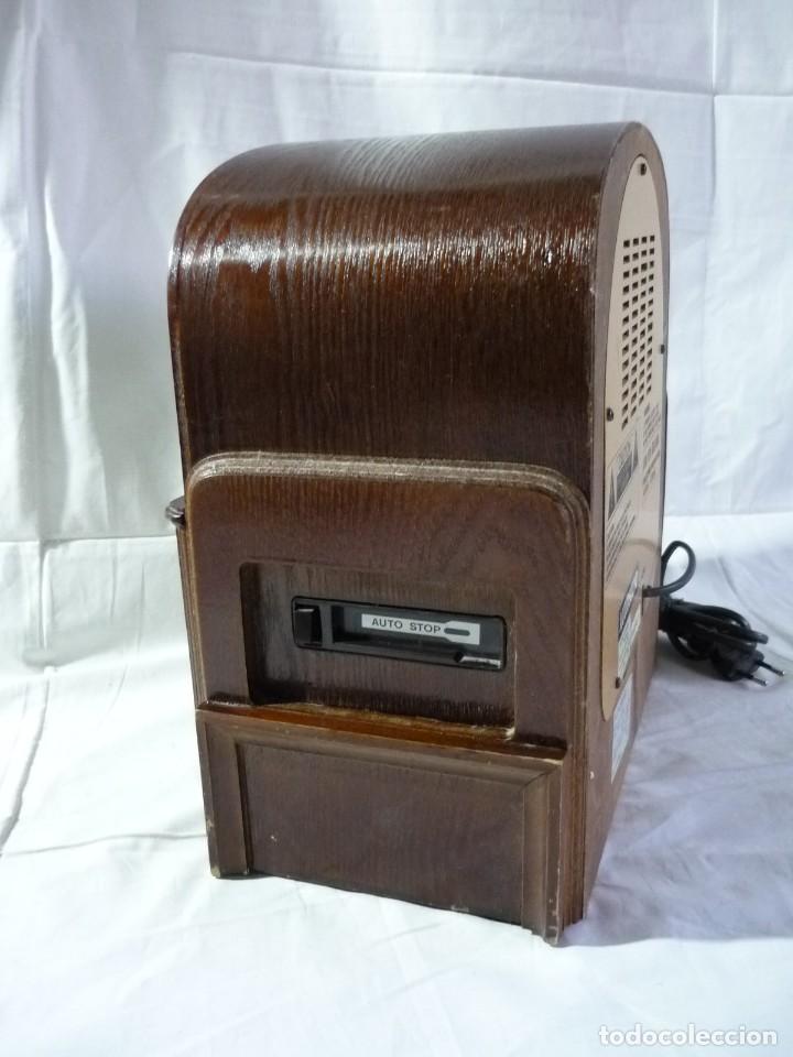 Radios antiguas: Radio Audiosound de madera con cassette funcionando - Foto 7