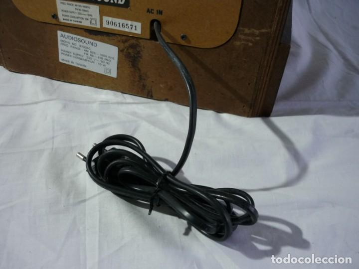 Radios antiguas: Radio Audiosound de madera con cassette funcionando - Foto 11